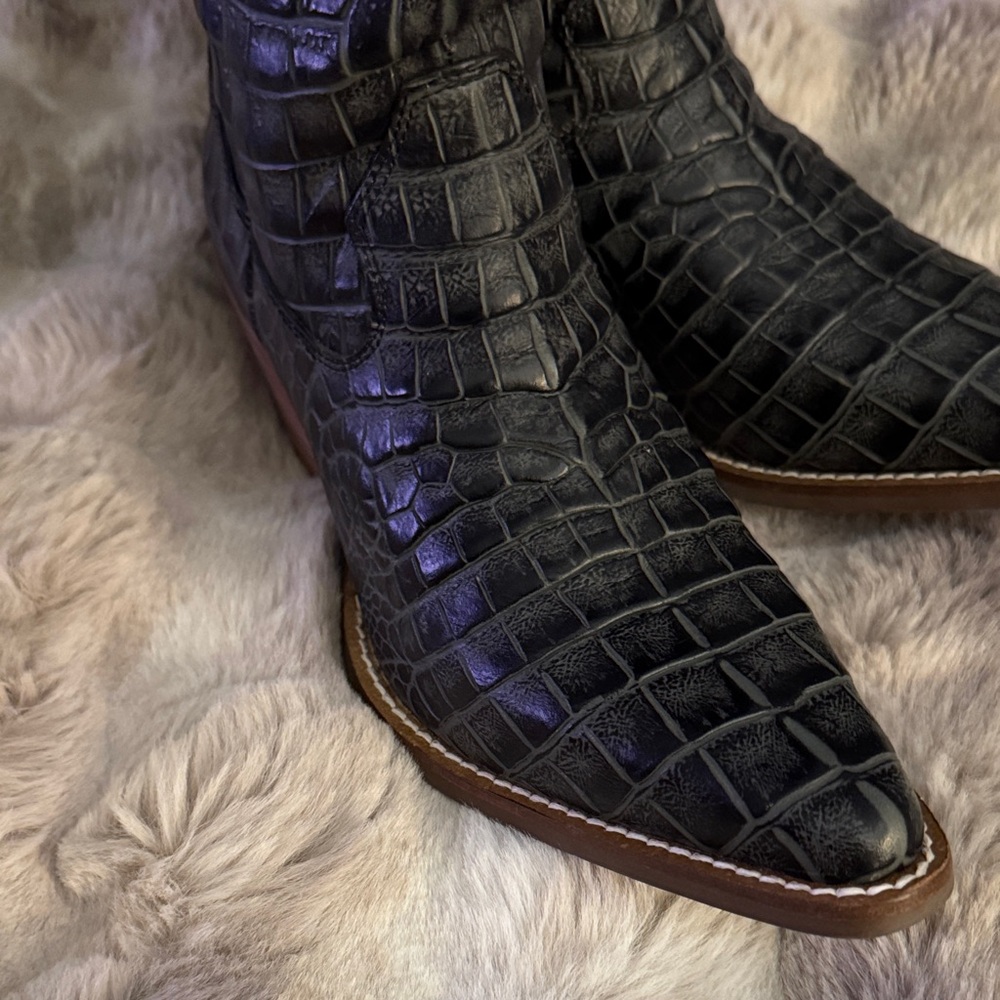 Dingo Ozzie Black Crocodile Embossed Heeled Cowboy Boots - Picture 4 of 5
